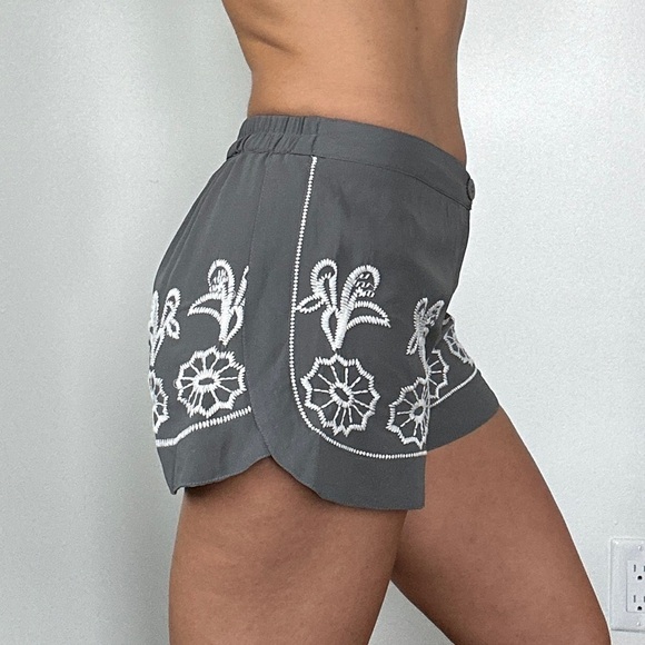 RD style Shorts Grey with white embroidery Size S 100% Polyester - Picture 4 of 6